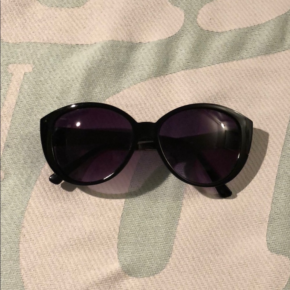 Chic sunglasses